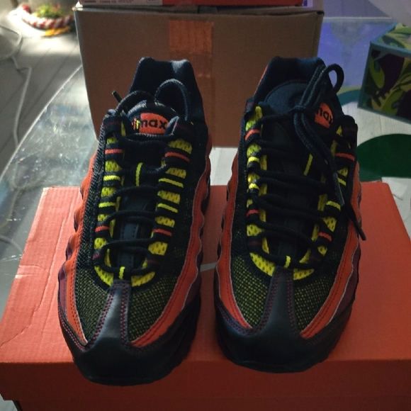 Nike Air Max\' 95 (GS) Black/ engine 1 -team Red-Zest-- 4Y